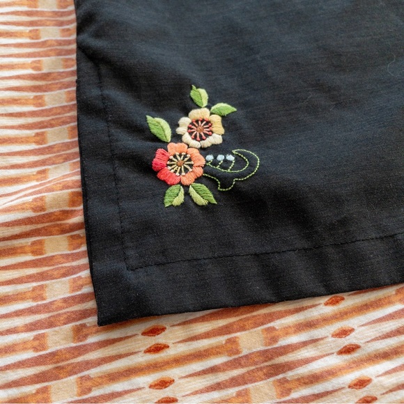 🌼 Vintage Hand Embroidered Chinese Blouse by Daffodil 🌼 - Picture 5 of 9